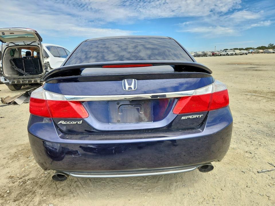 67031796 :رقم المزاد ، 1HGCR2F55FA114274 vin ، 2015 Honda Accord مزاد بيع