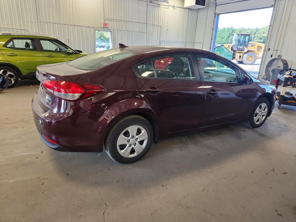 66987326 :رقم المزاد ، 3KPFK4A7XHE121239 vin ، 2017 Kia Forte مزاد بيع