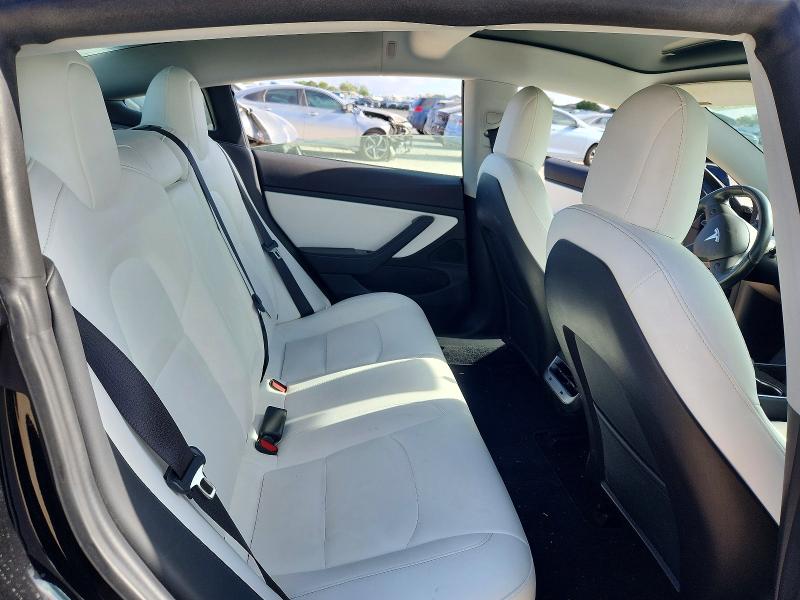 64111716 :رقم المزاد ، 5YJ3E1EB0KF195617 vin ، 2019 Tesla Model 3 مزاد بيع