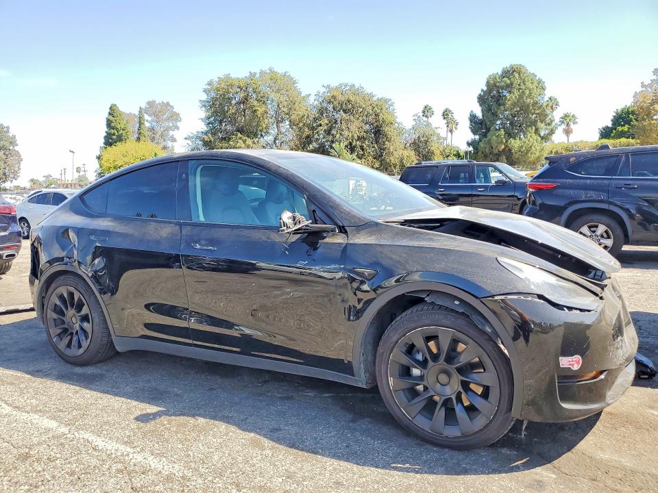 Auction sale of the 2024 Tesla Model Y, vin: 7SAYGDED3RF057666, lot number: 64684926