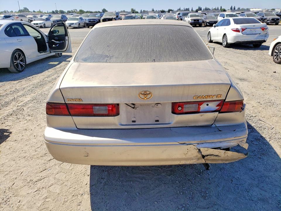 63604266 :رقم المزاد ، JT2BF28K5W0112481 vin ، 1998 Toyota Camry مزاد بيع