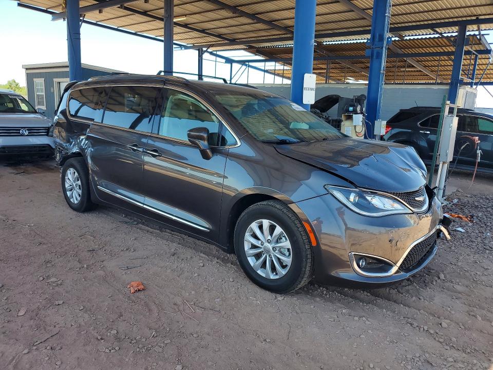 65606216 :رقم المزاد ، 2C4RC1BG1JR157963 vin ، 2018 Chrysler Pacifica مزاد بيع