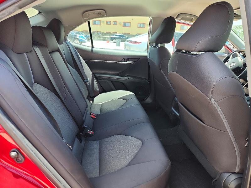64279586 :رقم المزاد ، 4T1C11AK2NU642246 vin ، 2022 Toyota Camry مزاد بيع