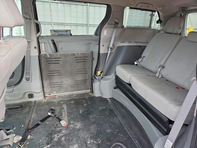 2018 Toyota Sienna მანქანა იყიდება აუქციონზე, vin: 5TDYZ3DC8JS917314, აუქციონის ნომერი: 66618066