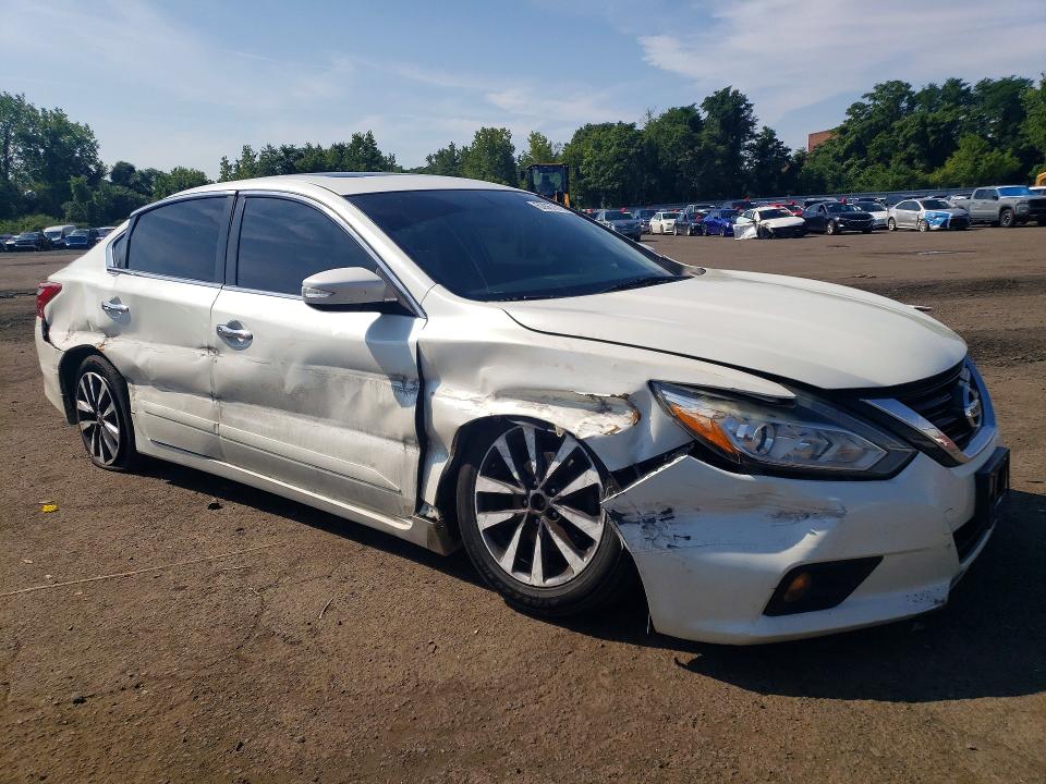 Продажа на аукционе авто 2017 Nissan Altima, vin: 1N4AL3AP3HC169292, номер лота: 62667816