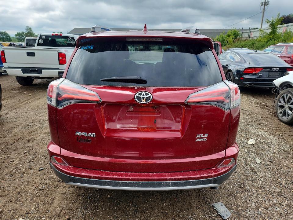 64775196 :رقم المزاد ، 2T3RFREV2JW740743 vin ، 2018 Toyota Rav4 مزاد بيع