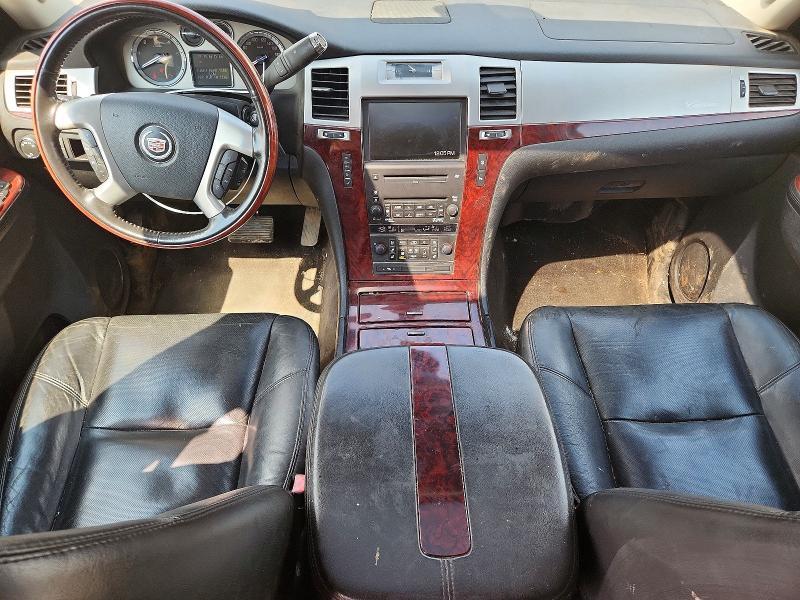 64217746 :رقم المزاد ، 1GYUKHEF1AR239619 vin ، 2010 Cadillac Escalade مزاد بيع