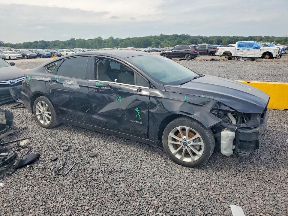63425806 :رقم المزاد ، 3FA6P0LU4KR164753 vin ، 2019 Ford Fusion مزاد بيع