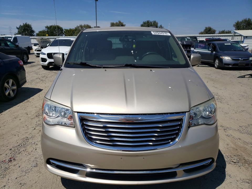 64944316 :رقم المزاد ، 2C4RC1BG8FR626599 vin ، 2015 Chrysler Town & Country مزاد بيع