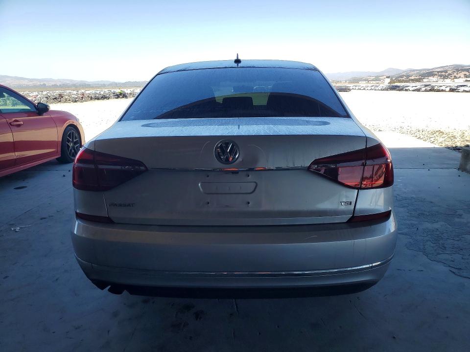 2017 Volkswagen Passat მანქანა იყიდება აუქციონზე, vin: 1VWAT7A37HC026051, აუქციონის ნომერი: 63352536