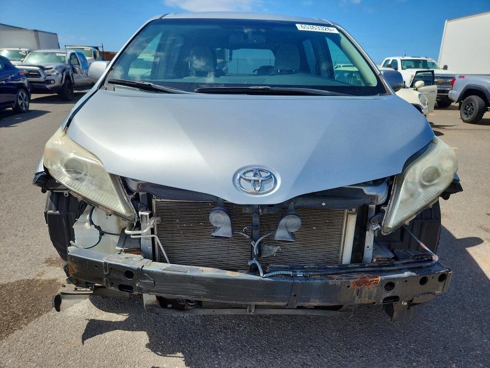 65363326 :رقم المزاد ، 5TDKK3DC2FS532140 vin ، 2015 Toyota Sienna مزاد بيع
