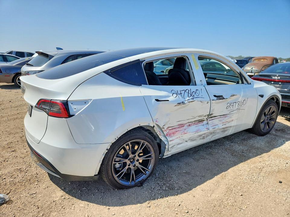 Auction sale of the 2025 Tesla Model Y, vin: 7SAYGDEDXSF247860, lot number: 65740536