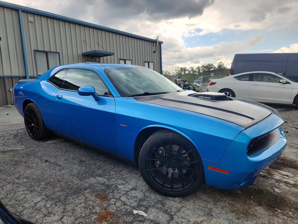 63936926 :رقم المزاد ، 2C3CDZBT1JH328025 vin ، 2018 Dodge Challenger مزاد بيع