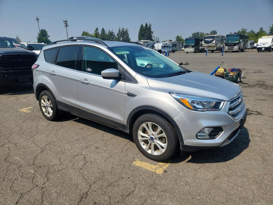 2018 Ford Escape მანქანა იყიდება აუქციონზე, vin: 1FMCU9GD7JUC60948, აუქციონის ნომერი: 63781266