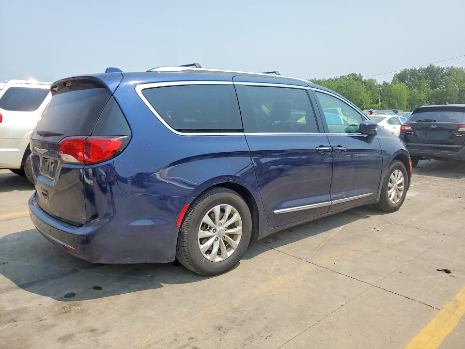 64110846 :رقم المزاد ، 2C4RC1BG3JR246563 vin ، 2018 Chrysler Pacifica مزاد بيع