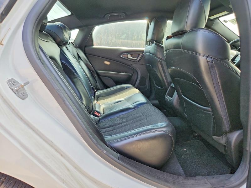 64146136 :رقم المزاد ، 1C3CCCBB7FN746921 vin ، 2015 Chrysler 200 مزاد بيع