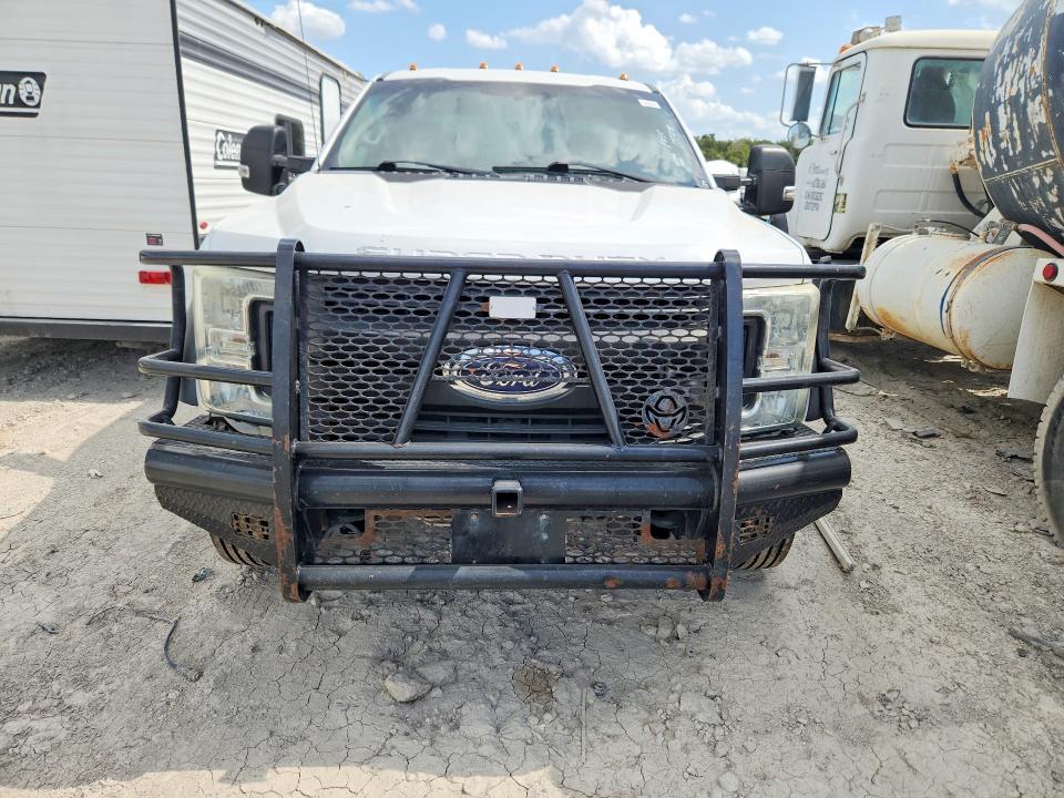 63449126 :رقم المزاد ، 1FD0X5HT1HEB81370 vin ، 2017 Ford F550 مزاد بيع