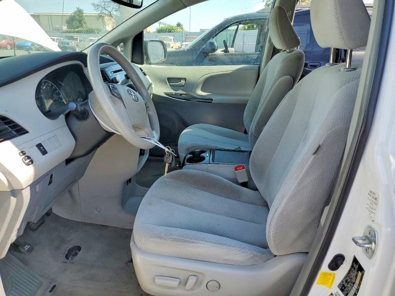 65034936 :رقم المزاد ، 5TDKK3DC7DS341908 vin ، 2013 Toyota Sienna مزاد بيع