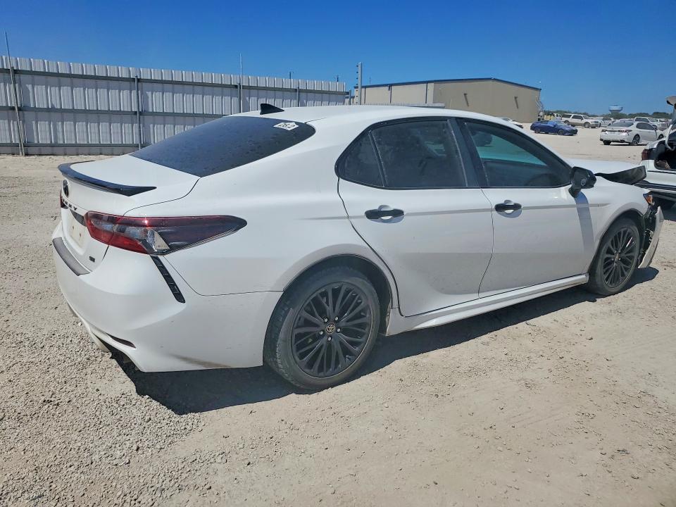 65544806 :رقم المزاد ، 4T1G11AK4MU425250 vin ، 2021 Toyota Camry مزاد بيع