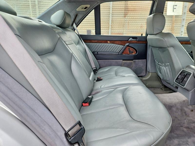 64100846 :رقم المزاد ، WDBGA51E0PA086660 vin ، 1993 Mercedes-benz 500 مزاد بيع
