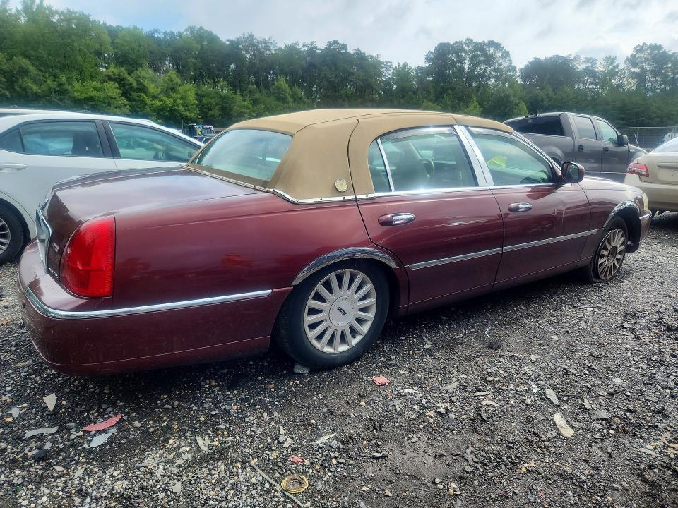 2003 Lincoln Town Car მანქანა იყიდება აუქციონზე, vin: 1LNHM82W63Y687204, აუქციონის ნომერი: 63492816
