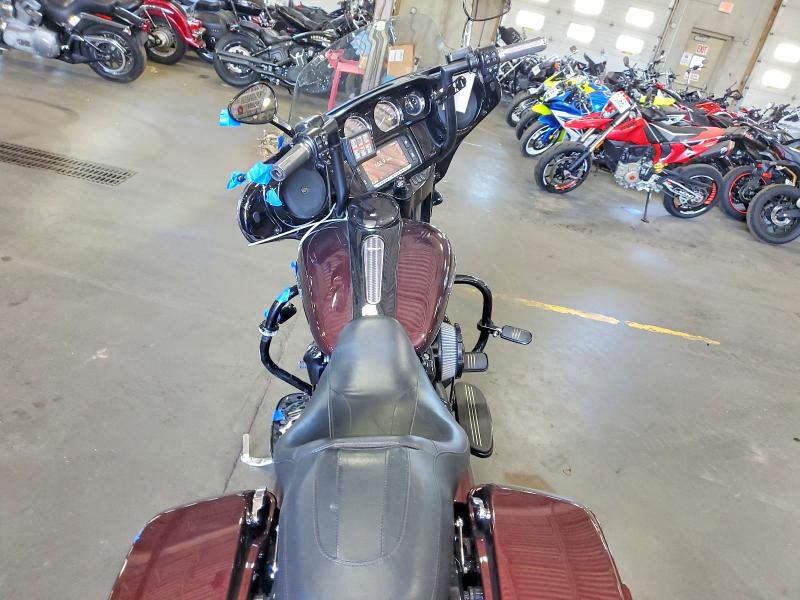 66915556 :رقم المزاد ، 1HD1KRC1XJB631821 vin ، 2018 Harley-davidson Flhxs مزاد بيع