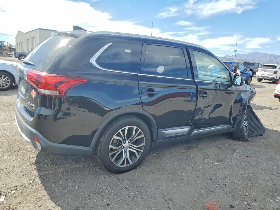 Продажа на аукционе авто 2018 Mitsubishi Outlander, vin: JA4AD3A30JZ071564, номер лота: 65487236