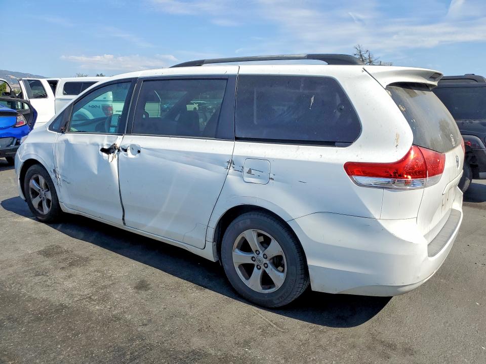 65034936 :رقم المزاد ، 5TDKK3DC7DS341908 vin ، 2013 Toyota Sienna مزاد بيع