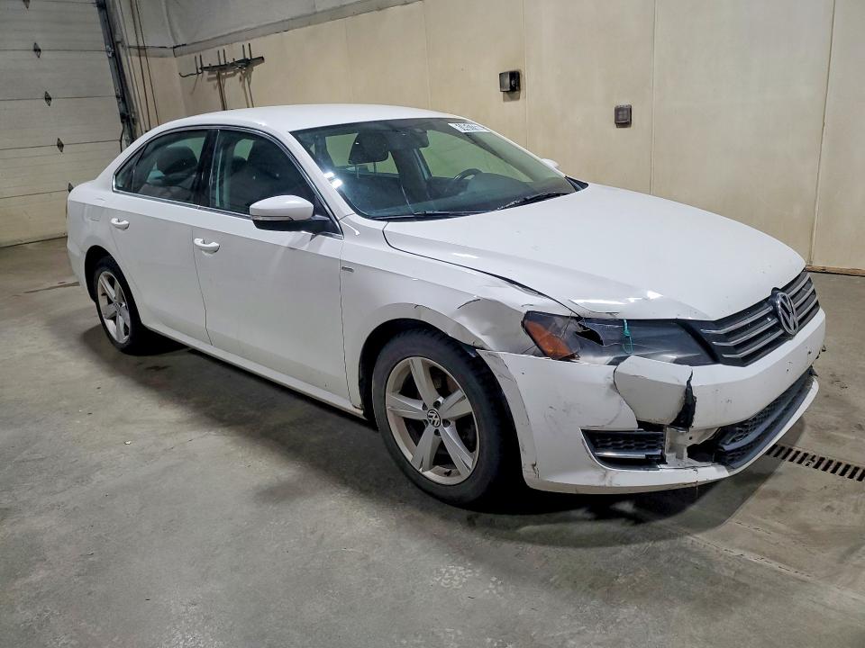 61451736 :رقم المزاد ، 1VWAT7A39EC037516 vin ، 2014 Volkswagen Passat مزاد بيع