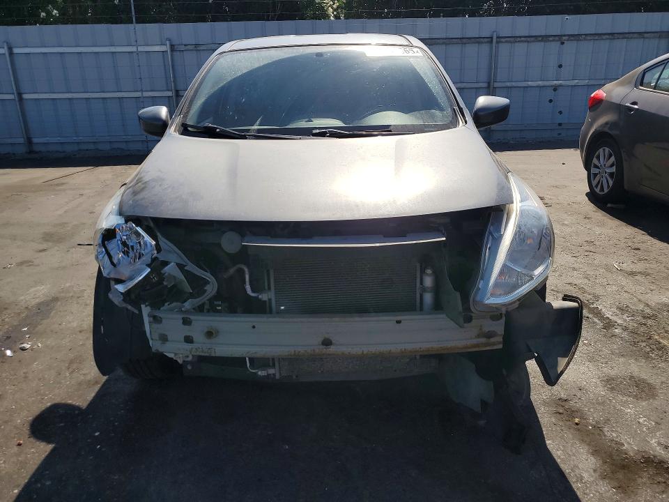 64231666 :رقم المزاد ، 3N1CN7AP3HL828905 vin ، 2017 Nissan Versa مزاد بيع