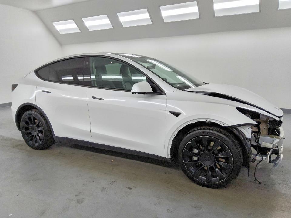 65602186 :رقم المزاد ، 7SAYGDEE7NF480897 vin ، 2022 Tesla Model Y مزاد بيع