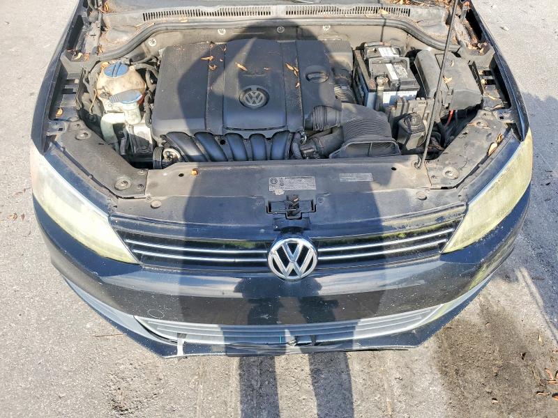 65401186 :رقم المزاد ، 3VWDX7AJ9DM353947 vin ، 2013 Volkswagen Jetta مزاد بيع