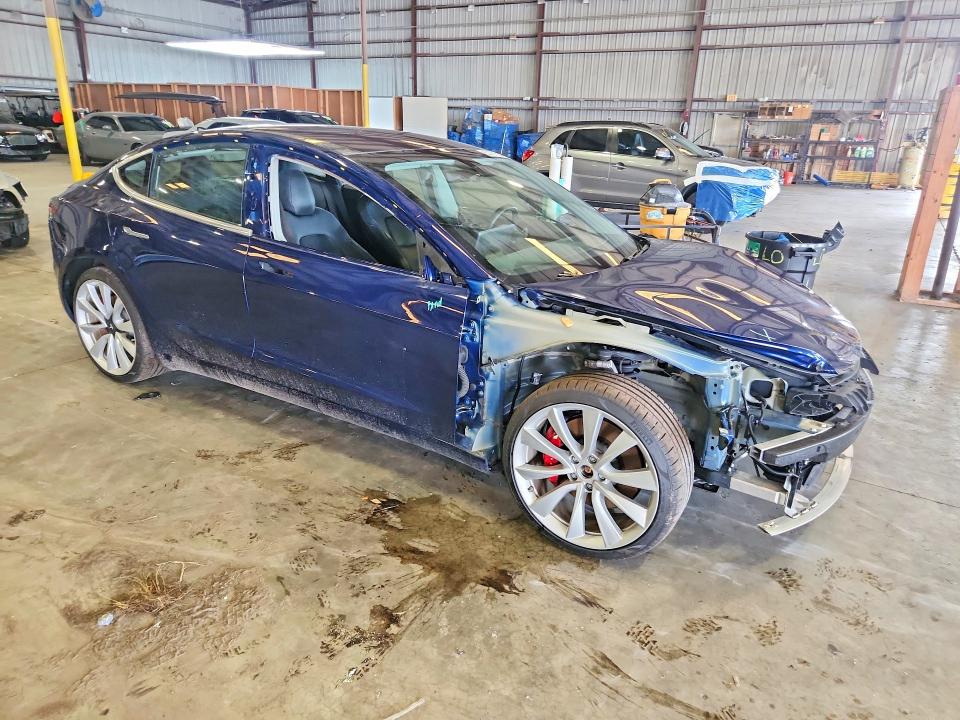 Продажа на аукционе авто 2018 Tesla Model 3, vin: 5YJ3E1EB9JF083929, номер лота: 63107556