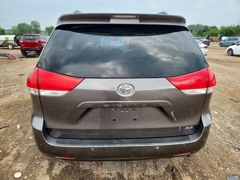 2013 Toyota Sienna მანქანა იყიდება აუქციონზე, vin: 5TDYK3DC5DS370883, აუქციონის ნომერი: 63356126