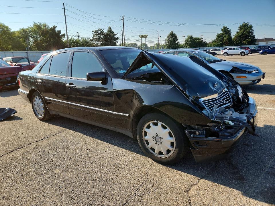 66754816 :رقم المزاد ، WDBJF65H1XA828744 vin ، 1999 Mercedes-benz E مزاد بيع