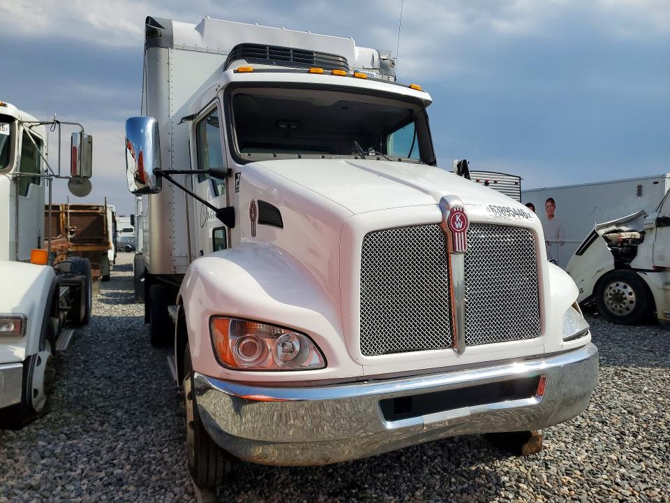 Продажа на аукционе авто 2021 Kenworth T300, vin: 2NKHHM6XXMM427278, номер лота: 63895446