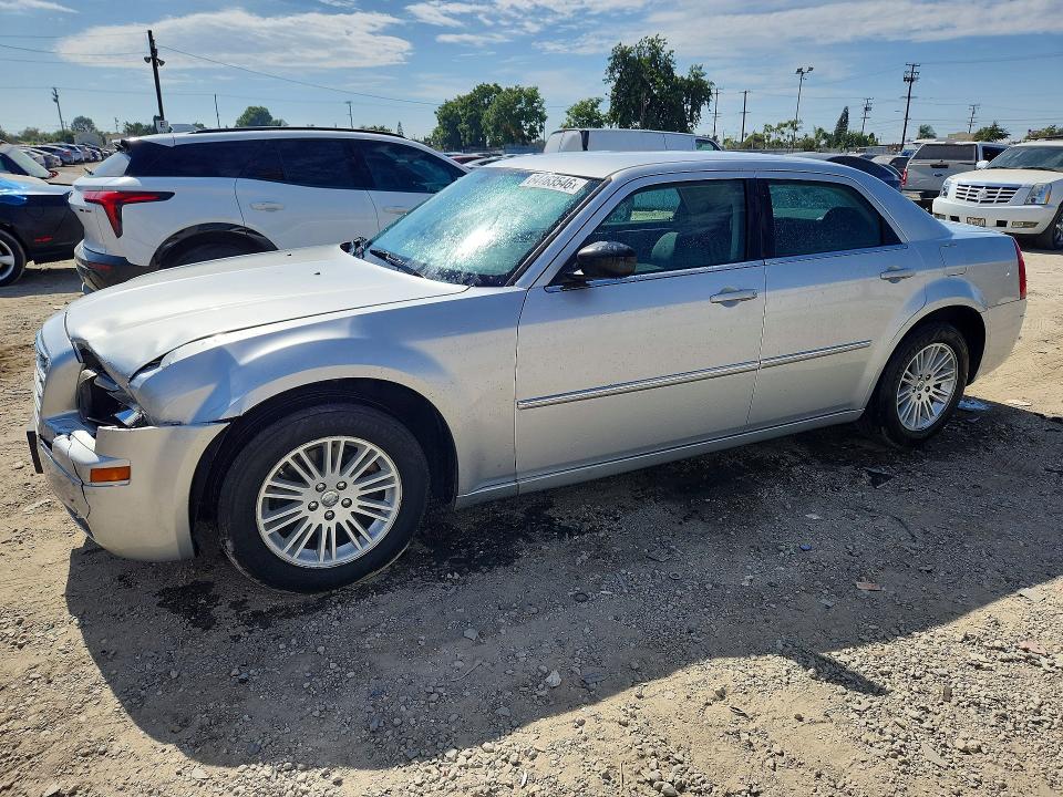 2009 Chrysler 300 მანქანა იყიდება აუქციონზე, vin: 2C3KA43D09H598325, აუქციონის ნომერი: 64463546
