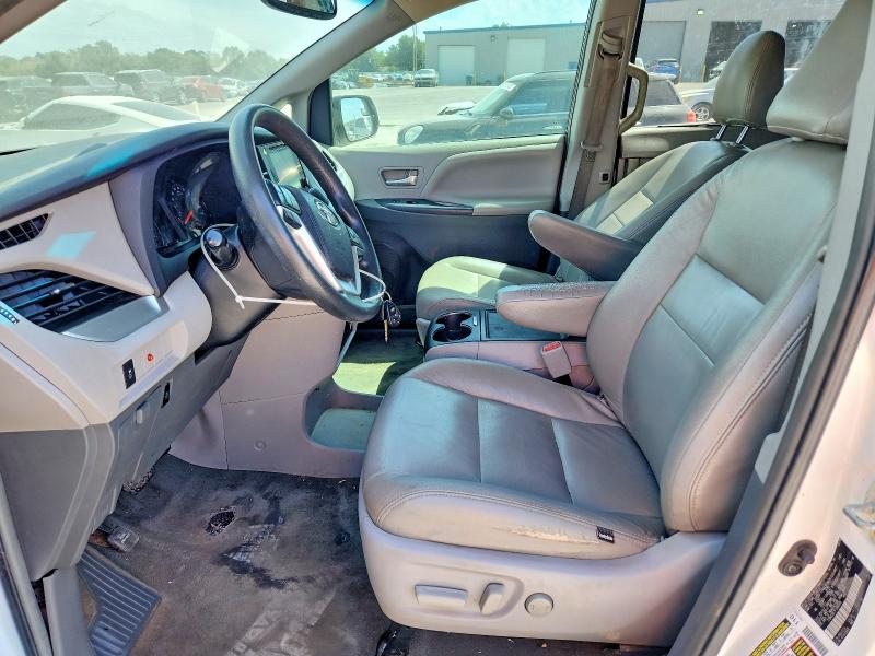 65304496 :رقم المزاد ، 5TDKK3DC1FS582818 vin ، 2015 Toyota Sienna مزاد بيع