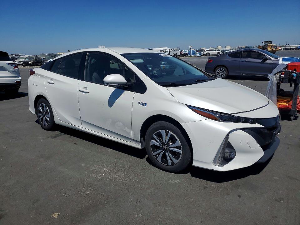 Продаж на аукціоні авто 2017 Toyota Prius Prime, vin: JTDKARFP6H3002392, номер лоту: 63339596