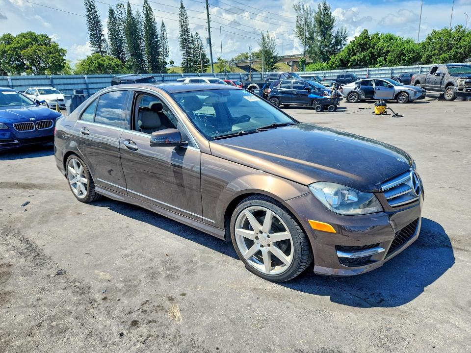 2013 Mercedes-benz C მანქანა იყიდება აუქციონზე, vin: WDDGF4HB5DF971532, აუქციონის ნომერი: 66958736