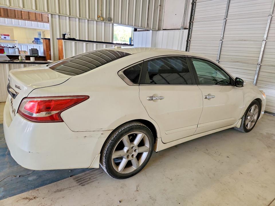 2013 Nissan Altima მანქანა იყიდება აუქციონზე, vin: 1N4BL3AP1DN426937, აუქციონის ნომერი: 65289476
