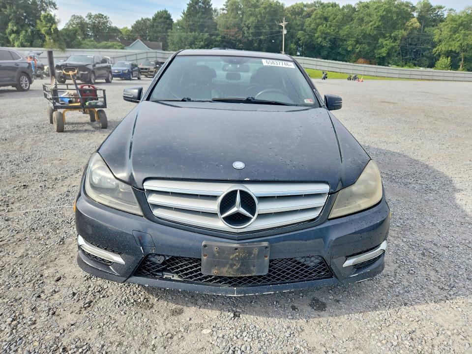 Продажа на аукционе авто 2012 Mercedes-benz C, vin: WDDGF4HB5CA624021, номер лота: 65837746