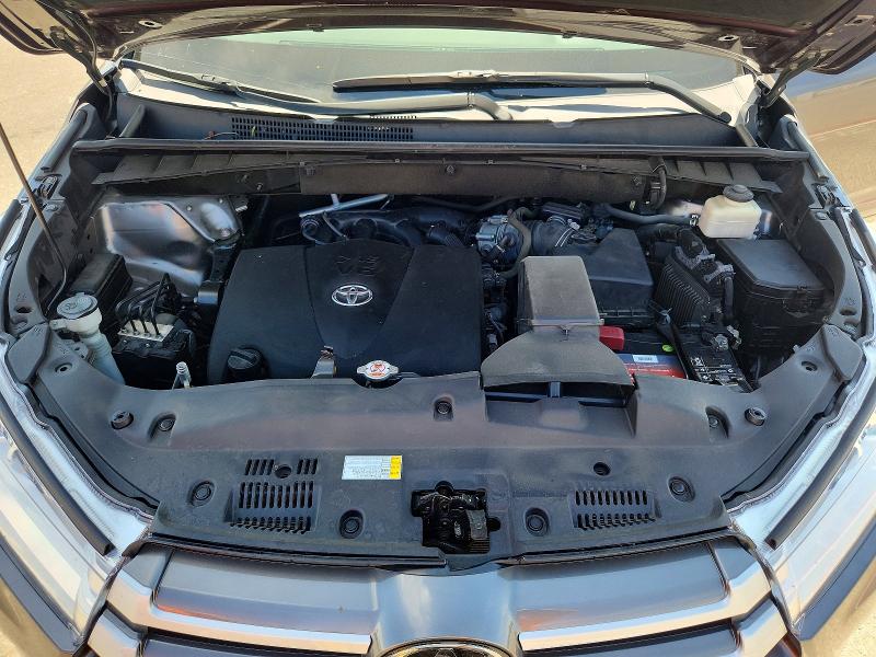 2018 Toyota Highlander მანქანა იყიდება აუქციონზე, vin: 5TDKZRFH6JS529757, აუქციონის ნომერი: 66060186