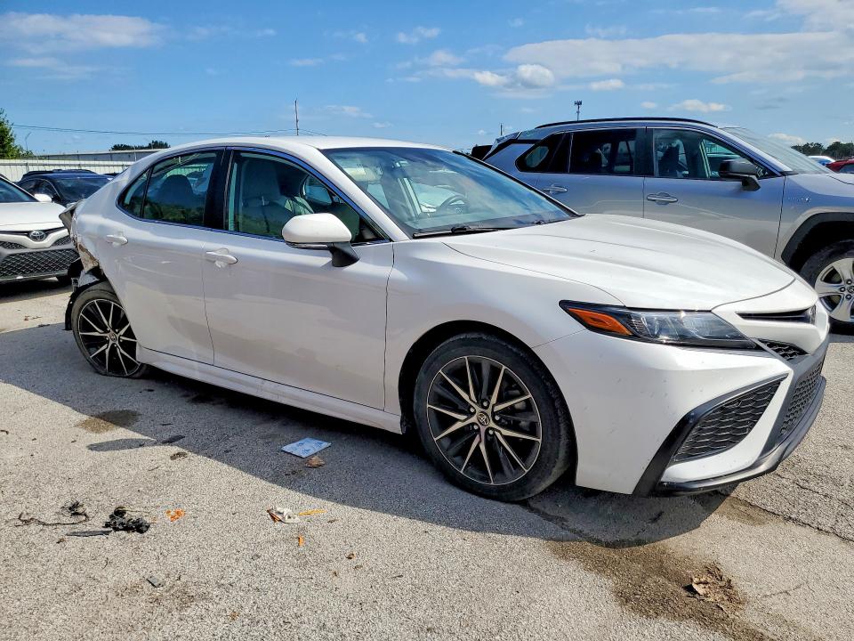 65311216 :رقم المزاد ، 4T1G11BK4PU083818 vin ، 2023 Toyota Camry مزاد بيع