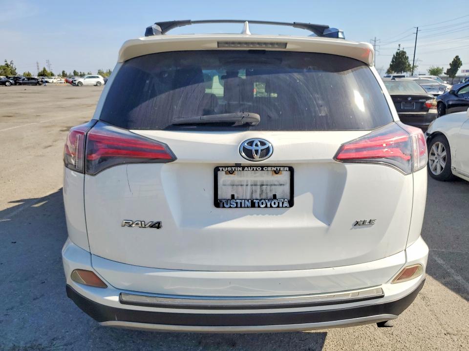 2018 Toyota Rav4 მანქანა იყიდება აუქციონზე, vin: JTMWFREV0JJ165284, აუქციონის ნომერი: 64256176