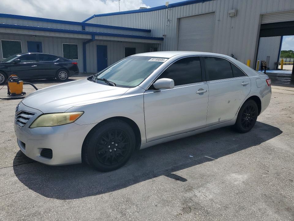 64198806 :رقم المزاد ، 4T1BF3EK0AU537475 vin ، 2010 Toyota Camry مزاد بيع