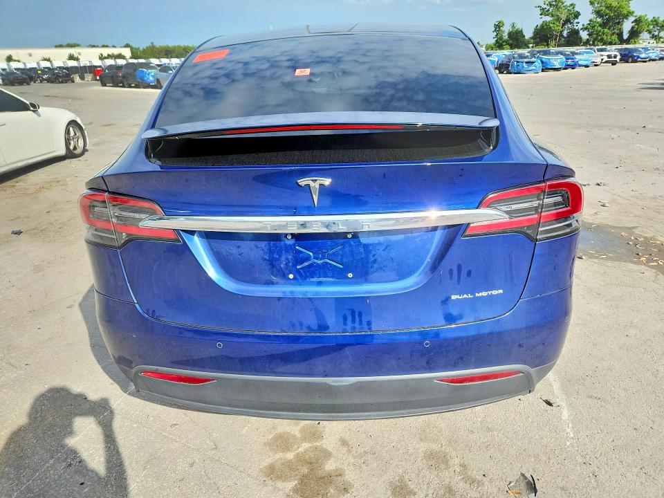 66738986 :رقم المزاد ، 5YJXCBE22LF236229 vin ، 2020 Tesla Model X مزاد بيع