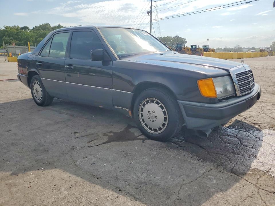 64397146 :رقم المزاد ، WDBED30E2PB912357 vin ، 1993 Mercedes-benz 300 مزاد بيع