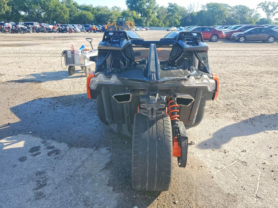 65340786 :رقم المزاد ، 57XAARFA1H8120884 vin ، 2017 Polaris Slingshot مزاد بيع