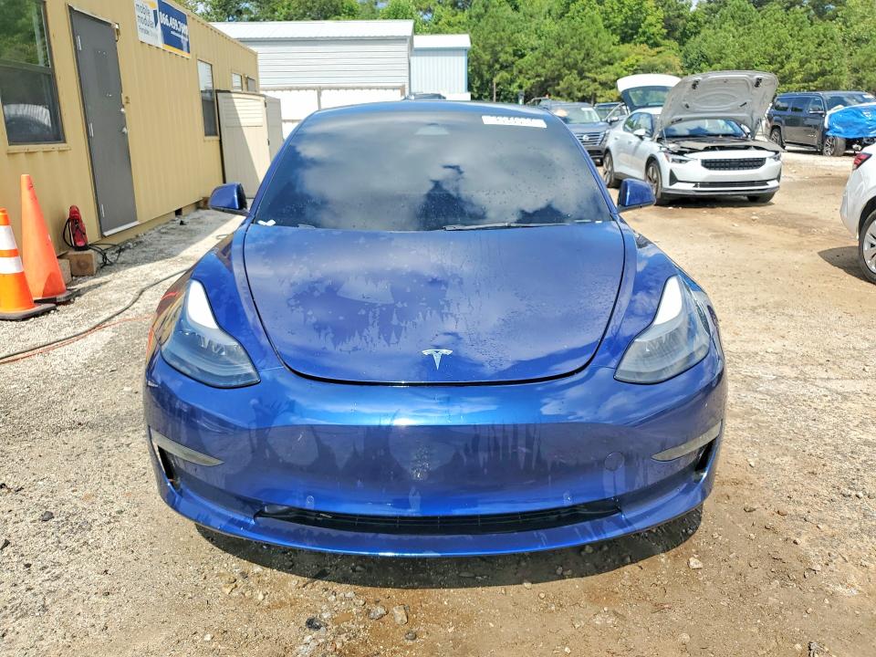 2022 Tesla Model 3 მანქანა იყიდება აუქციონზე, vin: 5YJ3E1EA8NF369879, აუქციონის ნომერი: 63949966